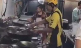 瑞丽外卖小哥爆料新闻视频